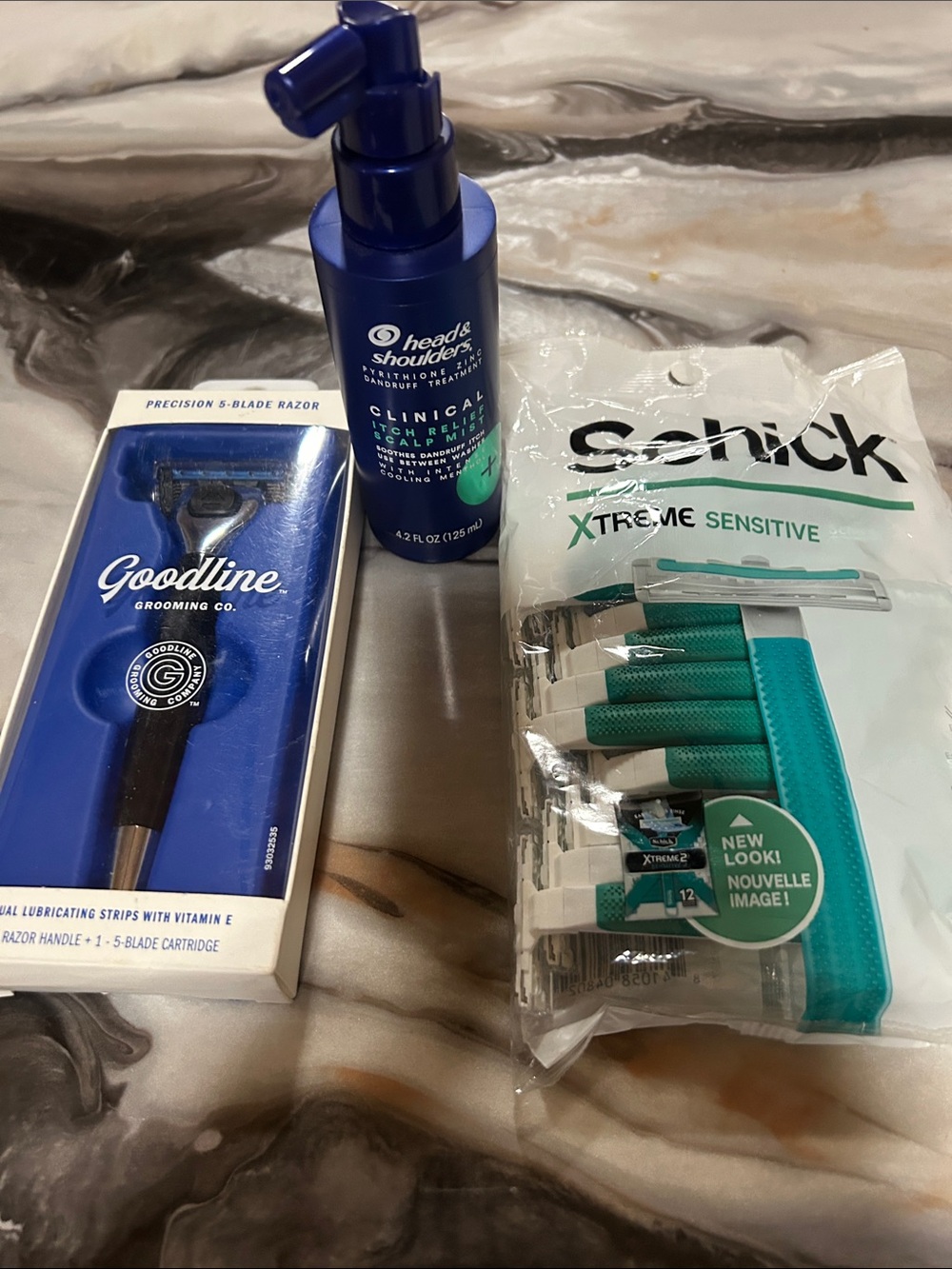 Men’s Bundle Razors and Head & Shoulders Clinical Itch Relief Scalp Mist